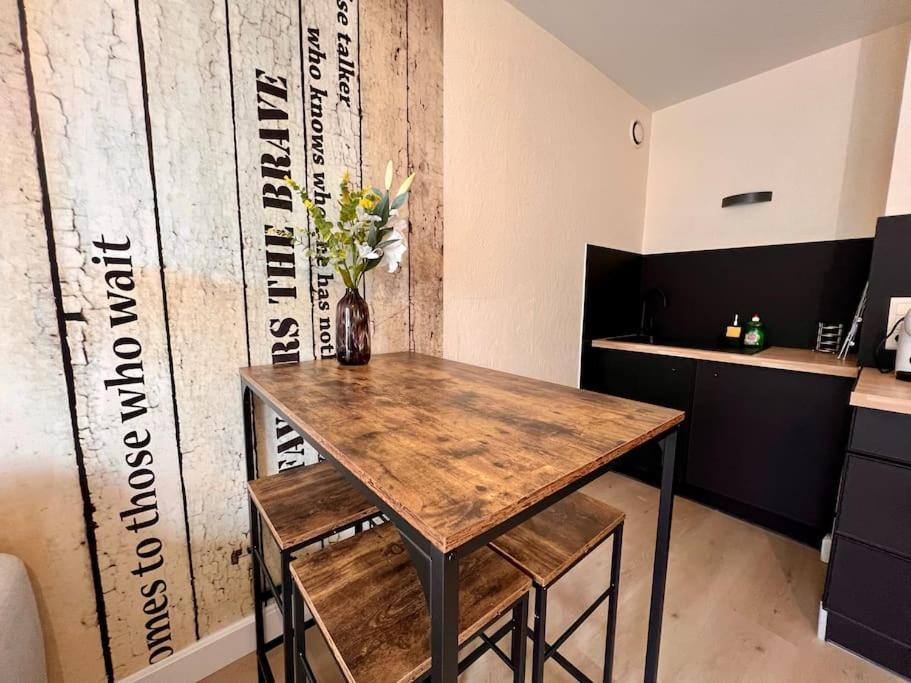 Appartement Climatise 4Prsn Au Pied De La Citadelle ブザンソン エクステリア 写真